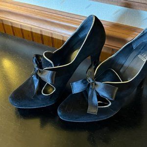 Stuart Weitzman Pump